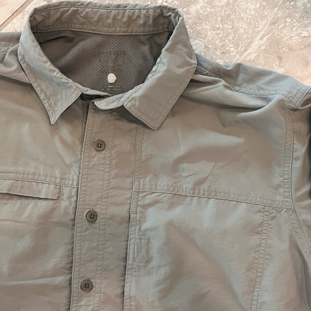 Men’s Mountain Hardware Gray Button-Up Fishing and Hiking Shirt